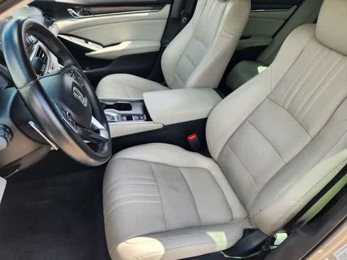 Used 2018 Honda Accord Touring image 11