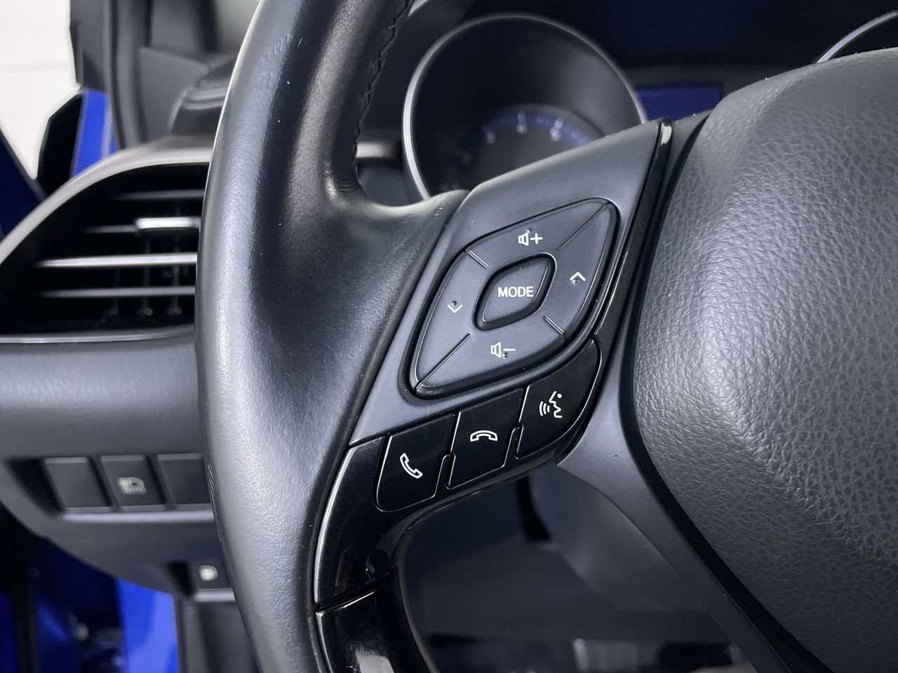 Used 2019 Toyota C-HR XLE FWD image 26