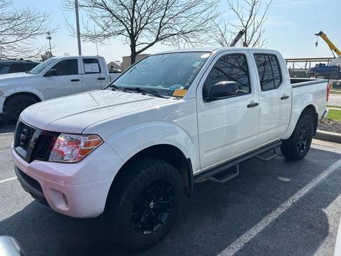 Used 2020 Nissan Frontier SV w/ Midnight Edition Floor Mats image 2