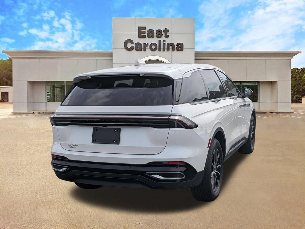 Used 2025 Lincoln Nautilus Premier AWD/4WD image 3