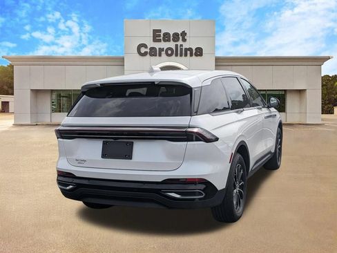 Used 2025 Lincoln Nautilus Premier AWD/4WD image 3