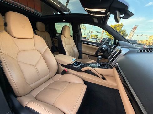 Used 2018 Porsche Cayenne Platinum Edition AWD/4WD image 39