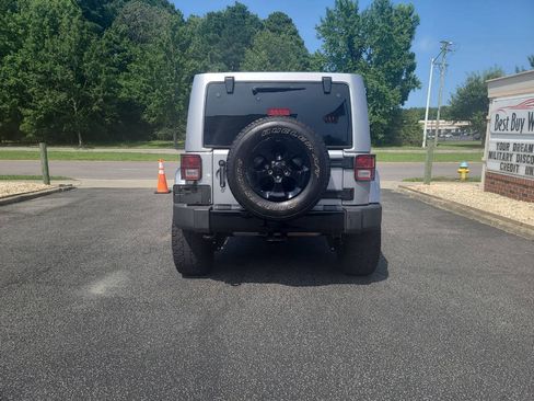Used 2015 Jeep Wrangler Unlimited Sahara AWD/4WD image 6