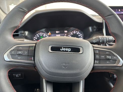 Used 2025 Jeep Compass Trailhawk AWD/4WD image 28