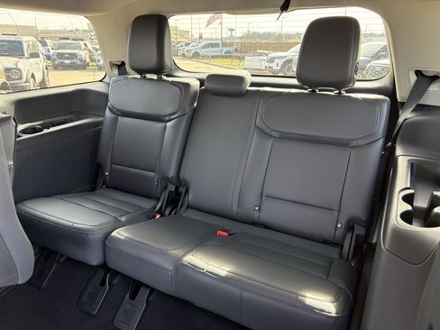 New 2026 Ford Expedition Active image 27