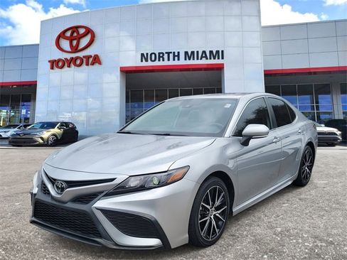 Used 2023 Toyota Camry SE image 2