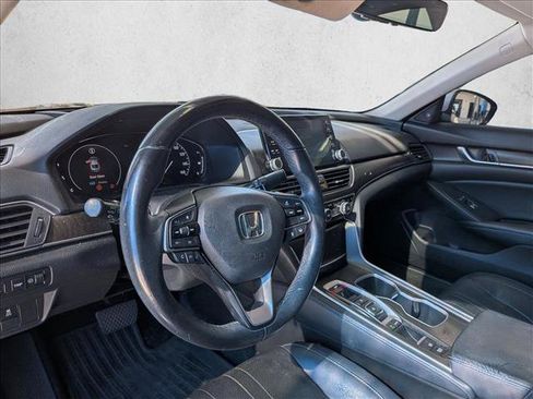 Used 2018 Honda Accord Touring image 10