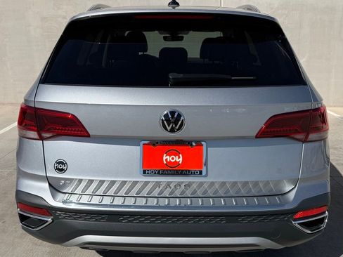Used 2024 Volkswagen Taos SE image 4