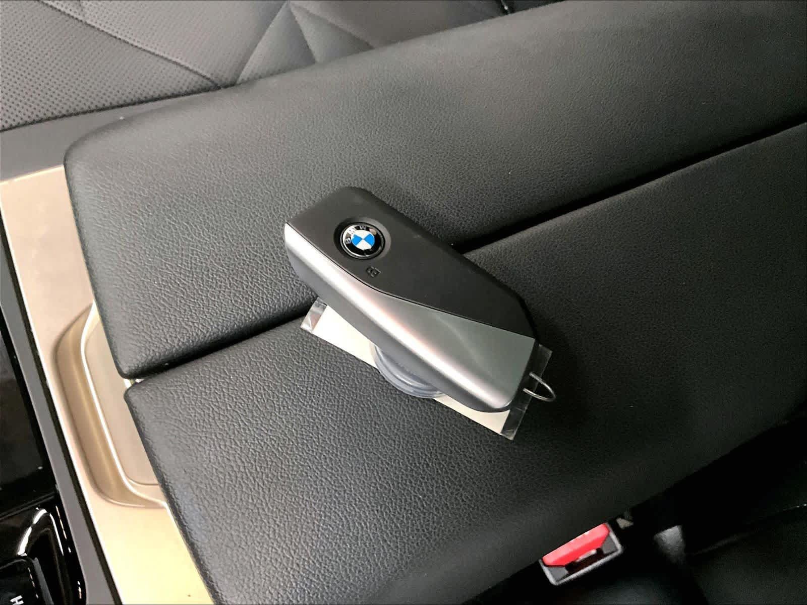Used 2024 BMW iX xDrive50 w/ Sport Package AWD/4WD image 13