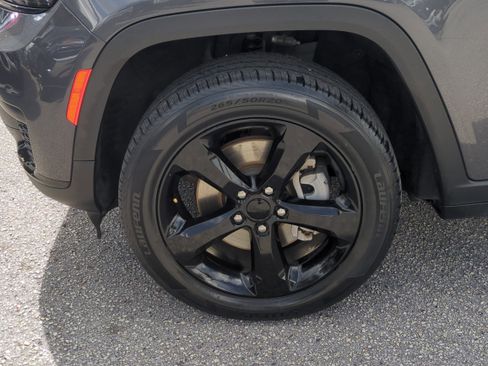 Certified 2023 Jeep Grand Cherokee L Laredo image 11