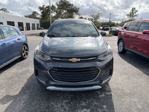 Used 2017 Chevrolet Trax LT w/ LT Convenience Package image 2