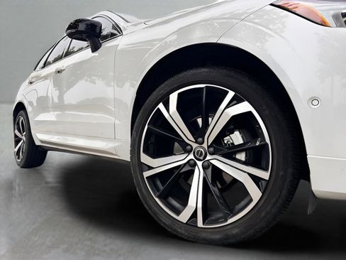 Used 2025 Volvo XC60 B5 Ultra w/ Protection Package Premier image 29