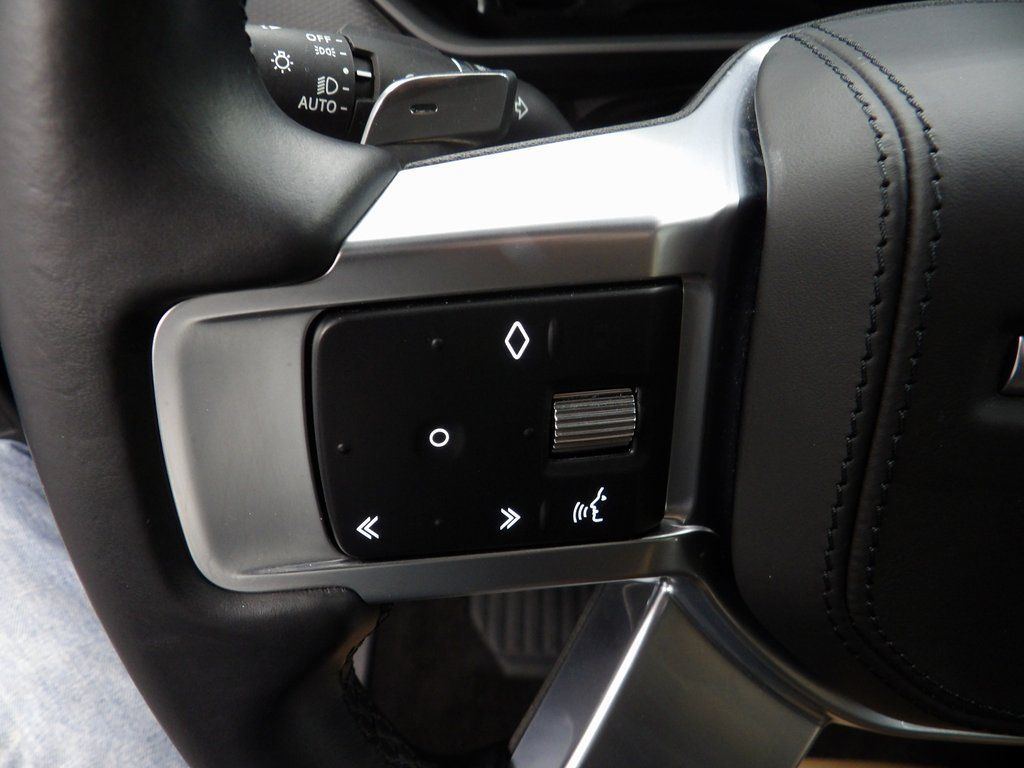 Used 2024 Land Rover Discovery Dynamic SE AWD/4WD image 41