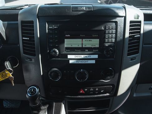 Used 2018 Mercedes-Benz Sprinter 2500 image 22