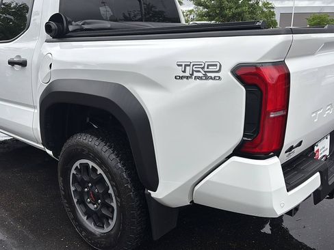 Used 2024 Toyota Tacoma TRD Off-Road w/ TRD Off Road Upgrade Package AWD/4WD image 25