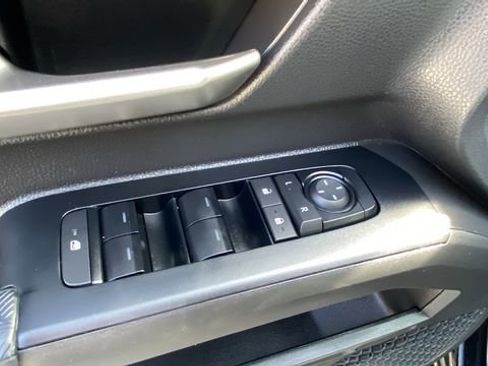 Used 2025 Toyota Tacoma TRD Off-Road AWD/4WD image 16