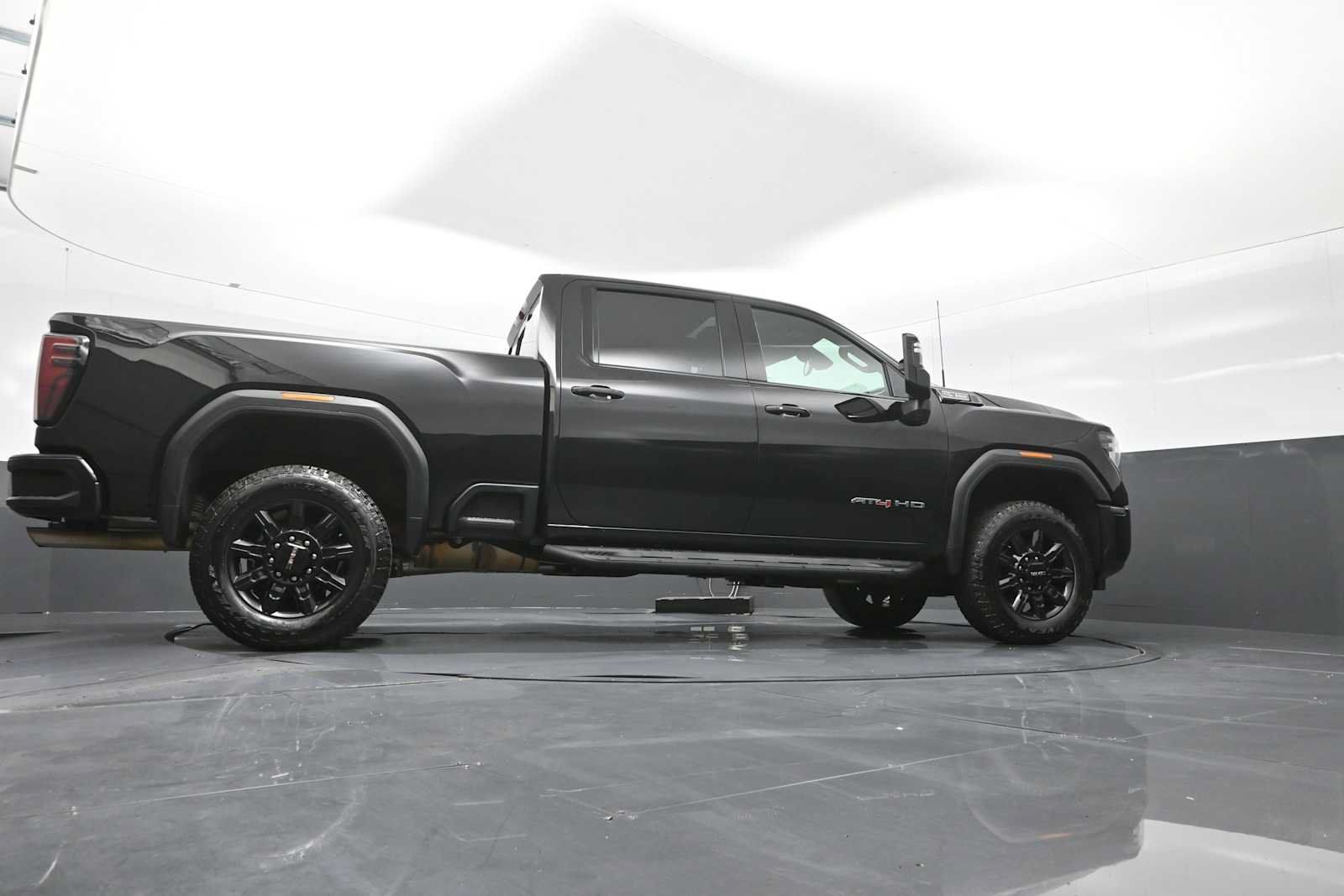 Used 2024 GMC Sierra 2500 AT4 w/ AT4 Preferred Package AWD/4WD image 40