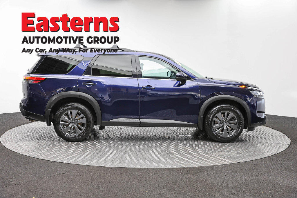 Used 2022 Nissan Pathfinder SV AWD/4WD image 5
