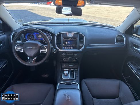 Used 2022 Chrysler 300 Touring w/ Sport Appearance Package image 22