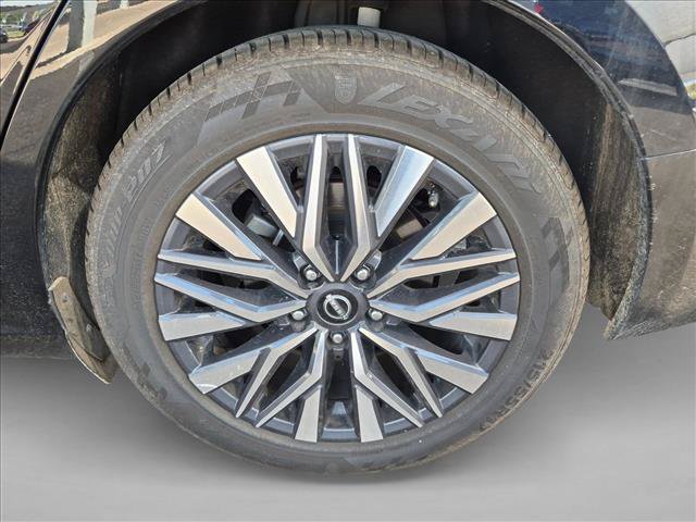 Used 2025 Nissan Altima 2.5 SV FWD image 13
