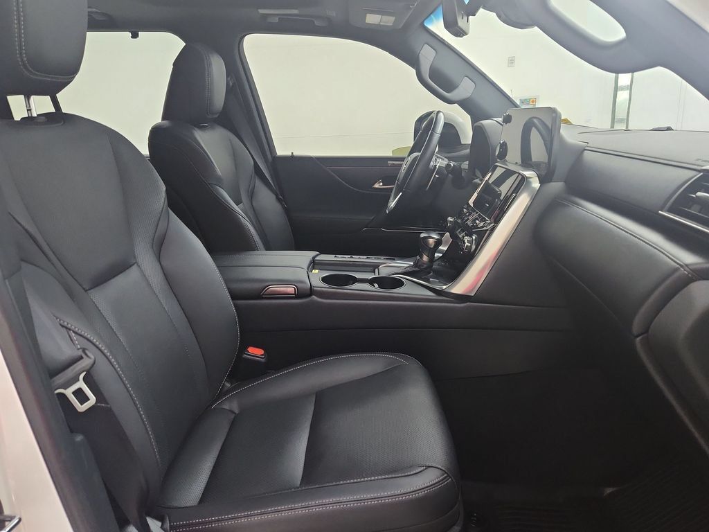 Used 2024 Lexus LX 600 4WD w/ Luxury Package image 37