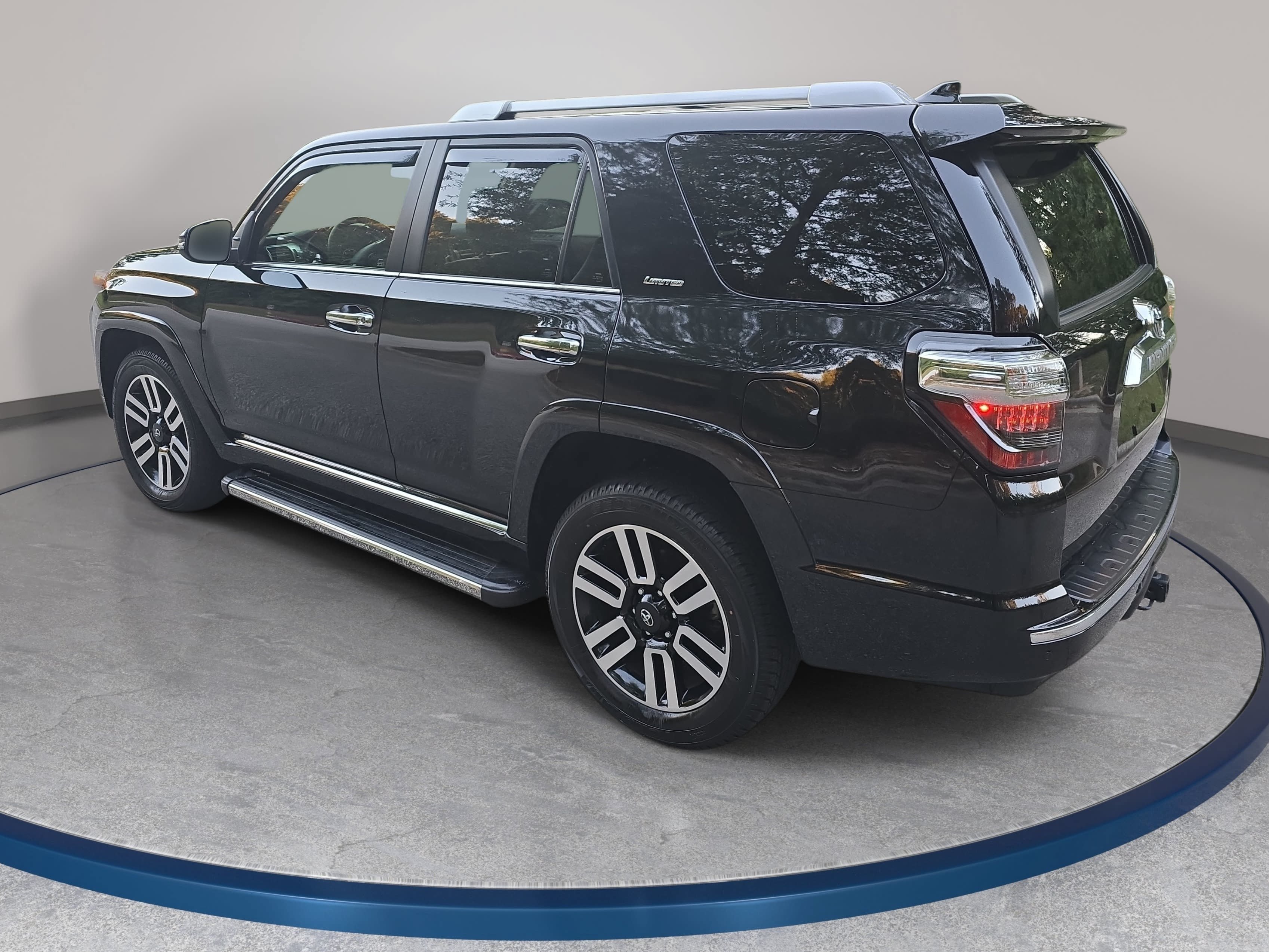 Used 2024 Toyota 4Runner Limited AWD/4WD image 7