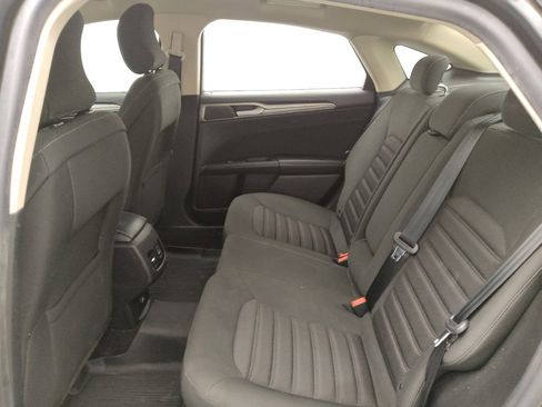 Used 2019 Ford Fusion SE FWD image 18