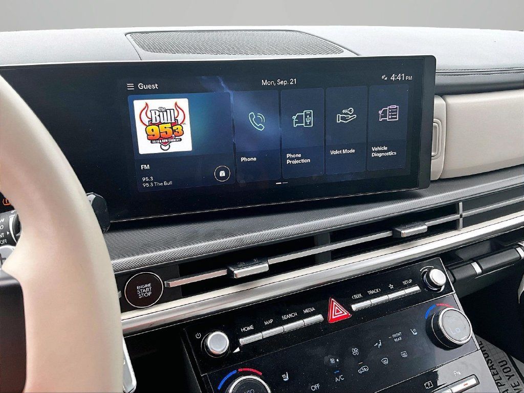 Used 2025 Hyundai Santa Fe SEL FWD image 6