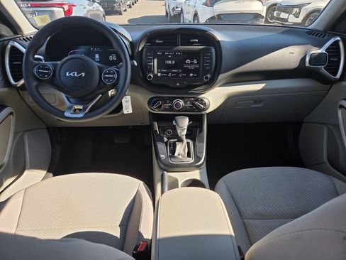 Used 2025 Kia Soul LX w/ LX Technology Package FWD image 12