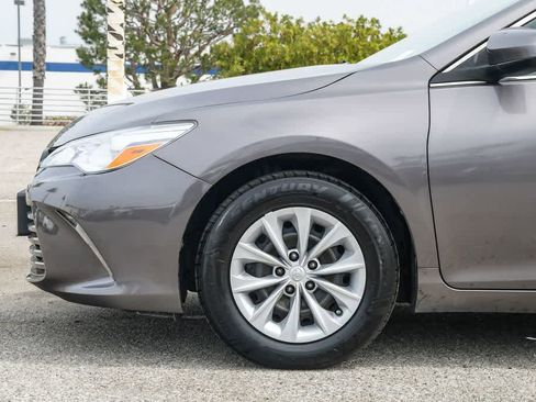 Used 2015 Toyota Camry LE image 10