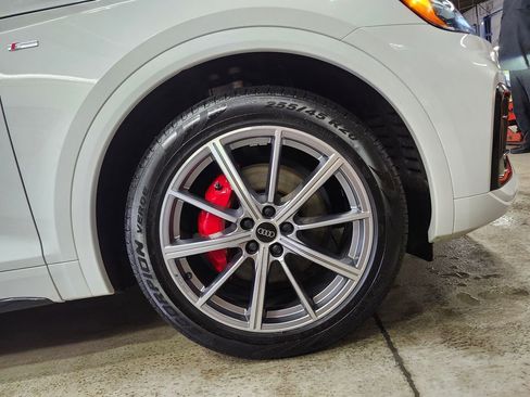 Certified 2024 Audi Q5 e Premium Plus image 19