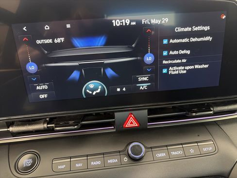 Certified 2025 Hyundai Elantra SEL FWD image 21