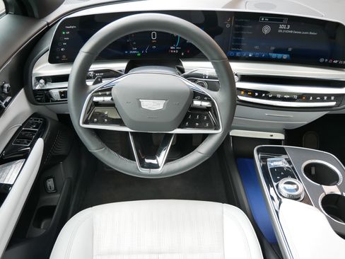 Certified 2024 Cadillac Lyriq Luxury w/ LPO, Floor Liner Package AWD/4WD image 15