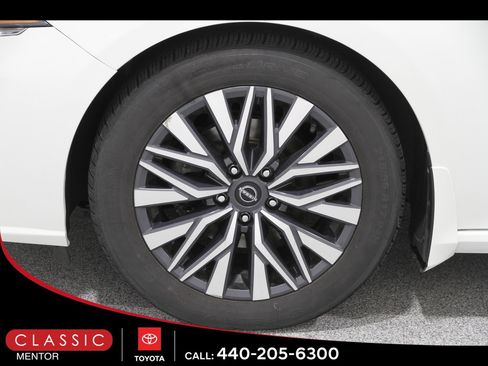 Used 2023 Nissan Altima 2.5 SV w/ SV Premium Package image 22