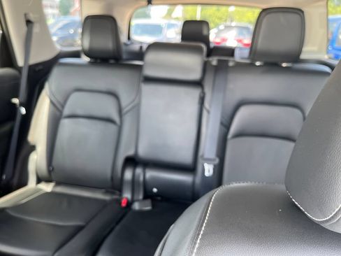 Used 2023 Nissan Pathfinder SL AWD/4WD image 13
