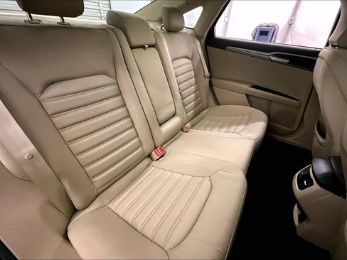 Used 2016 Ford Fusion SE image 26