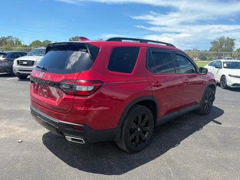 Certified 2025 Honda Pilot Black Edition image 7