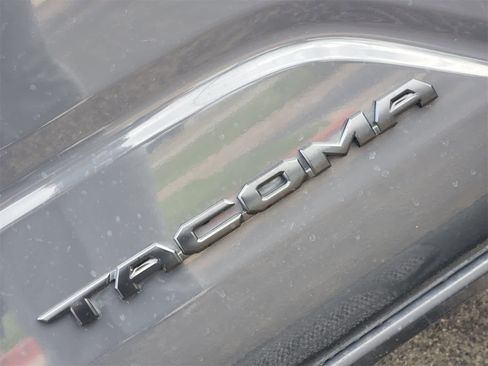 Used 2024 Toyota Tacoma TRD Sport image 11