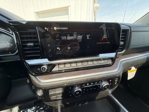 New 2026 GMC Sierra 1500 SLT image 12