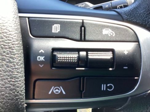 Used 2025 Kia Sportage LX FWD image 18