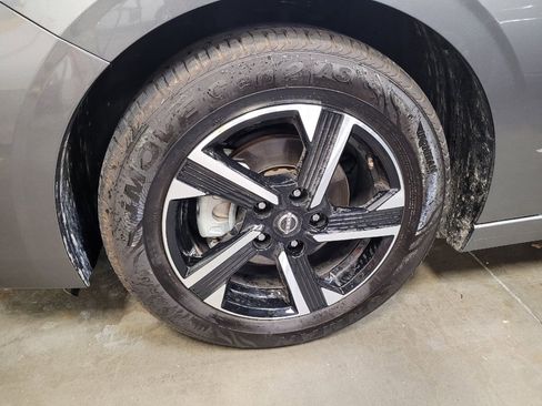 Used 2025 Nissan Sentra SV image 31