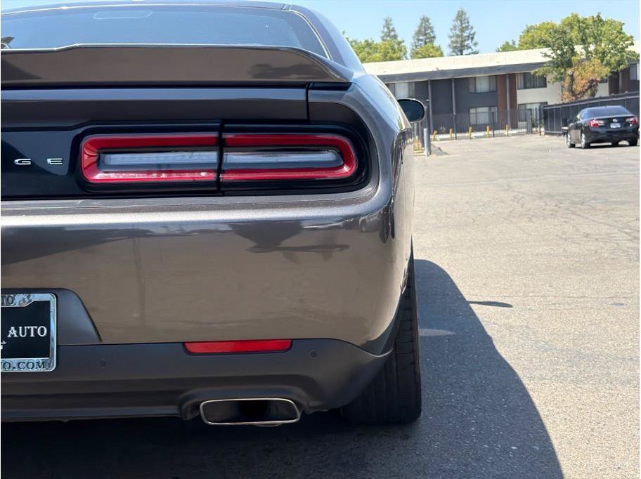 Used 2019 Dodge Challenger R/T RWD image 31