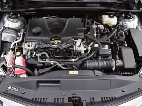 Used 2020 Toyota Camry XLE image 9