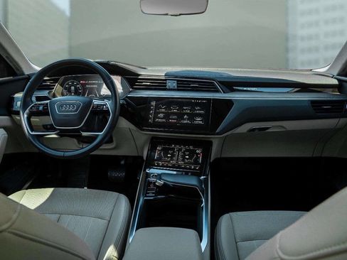 Used 2022 Audi e-tron Premium Plus w/ Premium Plus Package image 22