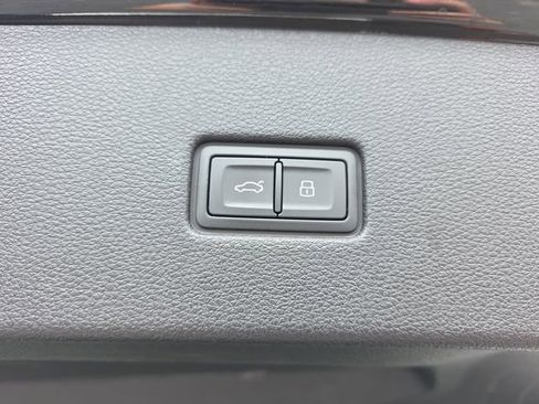 Used 2023 Audi Q8 Prestige AWD/4WD image 13