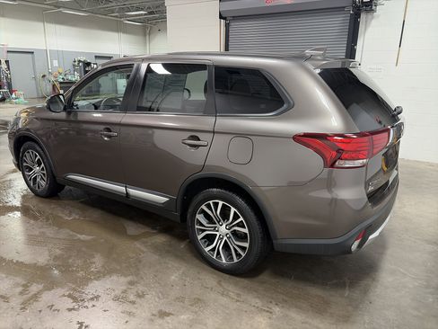 Used 2018 Mitsubishi Outlander SE image 5