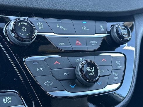 New 2026 Chrysler Voyager LX image 21