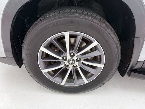 Used 2019 Toyota Highlander XLE FWD image 7