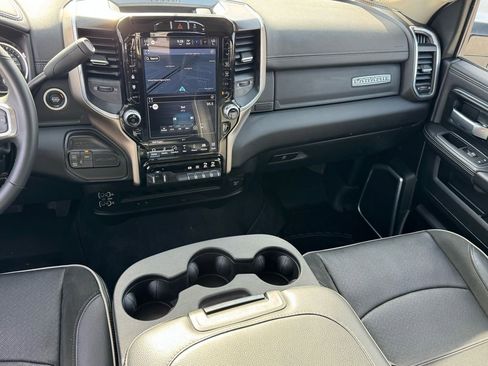 Used 2024 RAM 2500 Laramie AWD/4WD image 17