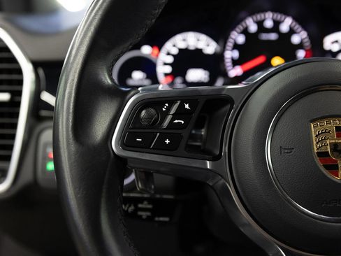 Used 2023 Porsche Cayenne AWD/4WD image 34